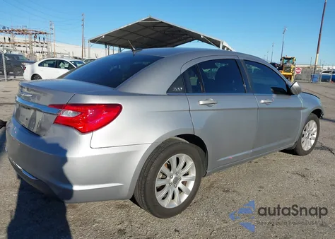 2013 Chrysler 200 Touring z USA, uszkodzony, nr VIN 1C3CCBBB1DN618777